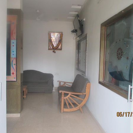 Sri Sai Ganesh Lodge Хидерабад Екстериор снимка