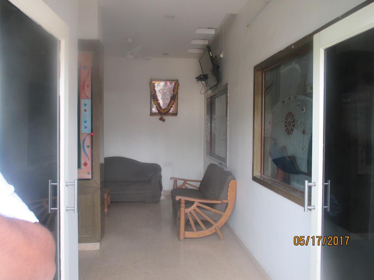 Sri Sai Ganesh Lodge Хидерабад Екстериор снимка