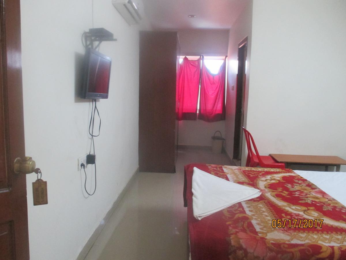 Sri Sai Ganesh Lodge Хидерабад Екстериор снимка